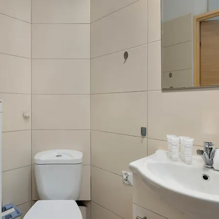 Functional & Cozy Close To The And Downtown By Renters 公寓 *